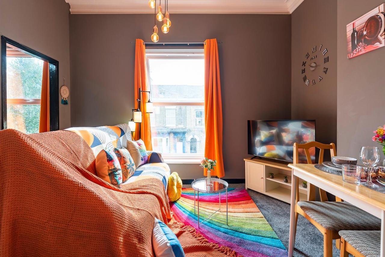Art-Filled Bohemian 1 Bedroom Apt 2 Beds Colourful Praise Inn Apartment Kingston upon Hull Exterior foto